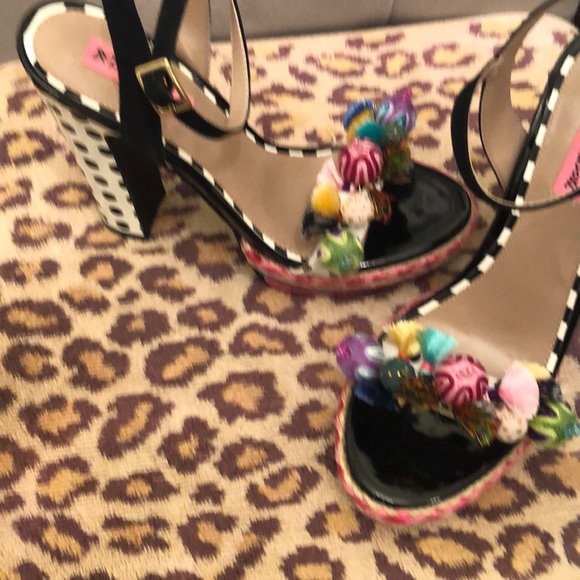 Heels - Picture 2 of 3